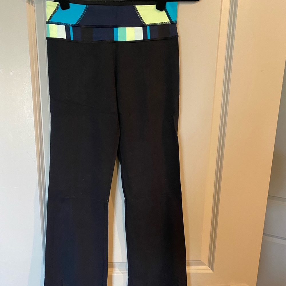 Lululemon Groove Pant. Black with blue/green waist band - size 4L